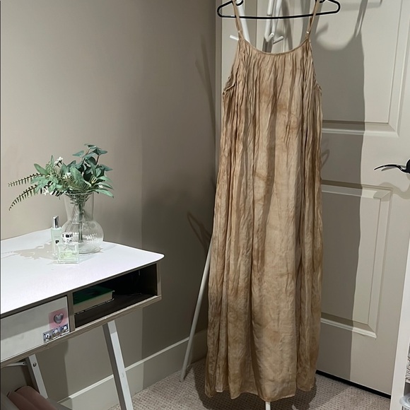 Elegant Tan Maxi Dress - Picture 1 of 3